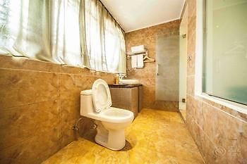Nobles Living Castle Hotel Лиджанг Екстериор снимка