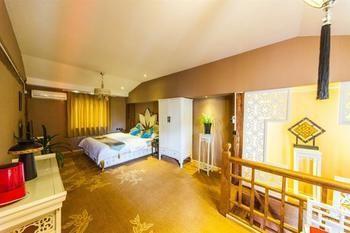 Nobles Living Castle Hotel Лиджанг Екстериор снимка