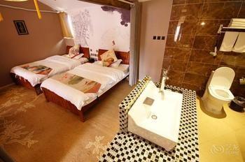 Nobles Living Castle Hotel Лиджанг Екстериор снимка